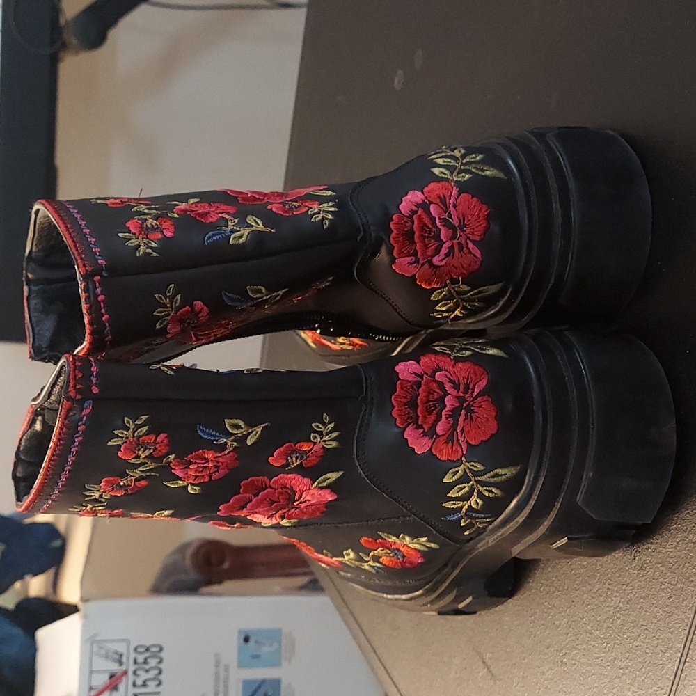Farm Rio Rose Embroidered lug sole boots black and pink floral size 7.5 - Picture 11 of 14